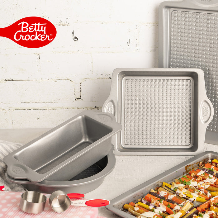 Betty Crocker Carbon Steel 12.5 x 10 x 2 Inch Square Cake Pan